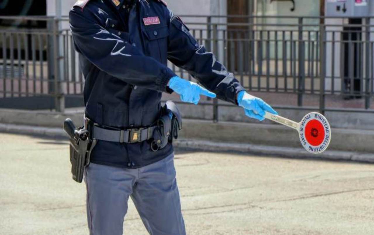 Posto di blocco, Polizia che ferma un'auto