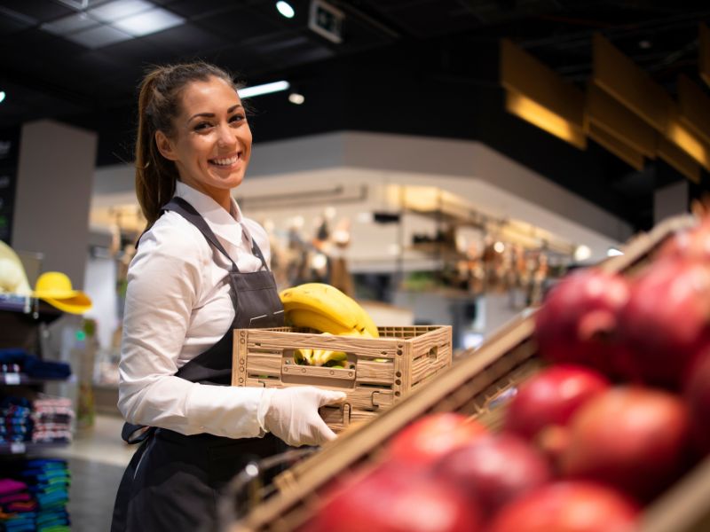 Stipendi lavoratori alimentari, aumenti per 330 euro e riduzione di 4 ore settimanali nel rinnovo Ccnl