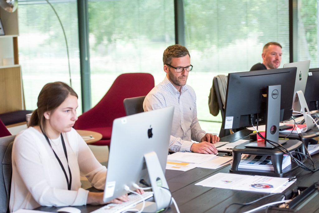 Settimana lavorativa di 4 giorni: stesso stipendio, meno ore di lavoro