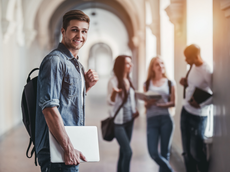 Bonus Scuola 2023/2024: come risparmiare su libri, trasporti e tasse