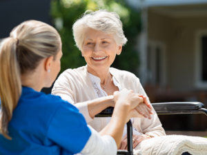 Bonus Caregiver 2023, con punti chiave su beneficiari, processo di richiesta e requisiti necessari per il sostegno