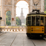 Manifesto informativo sullo sciopero dei trasporti a Milano del 24 gennaio 2024 con orari e suggerimenti per i pendolari