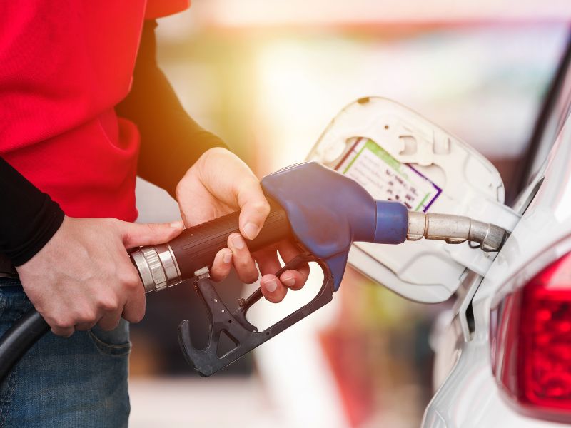 Benzina in aumento: analisi dei prezzi, accise e possibili interventi del Governo