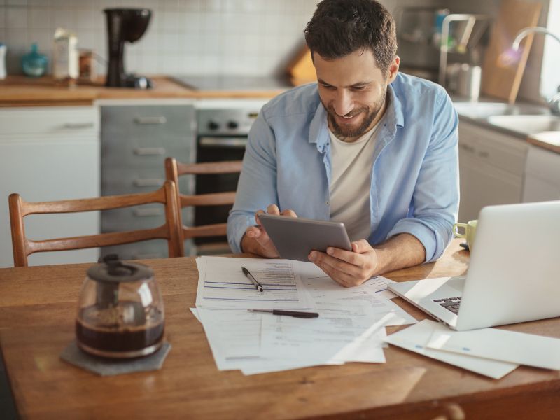 Come trovare le tariffe migliori per le bollette: guida ai comparatori online