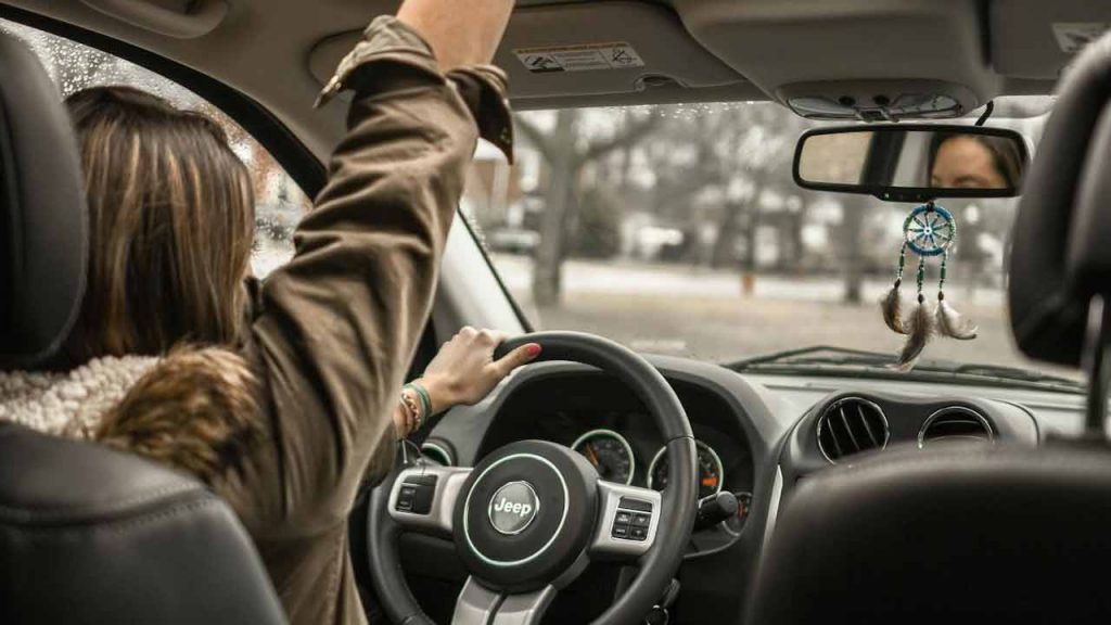 “Rinunciamo al bollo auto, non serve più”: vai all’aci e levano il tuo nome | Non lo paghiamo più