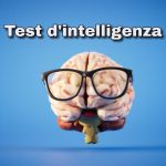 Cervello con gli occhiali e scritta "test d'intelligenza'