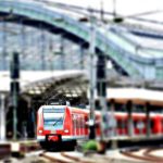 Treno rosso in stazione