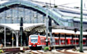 Treno rosso in stazione