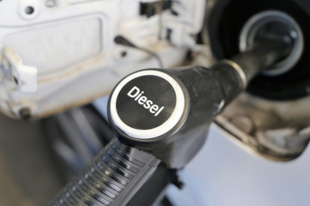 “Addio al Diesel”: il 13 Marzo è stato firmato il decreto taglia-carburante | Non puoi più mettere rifornimento