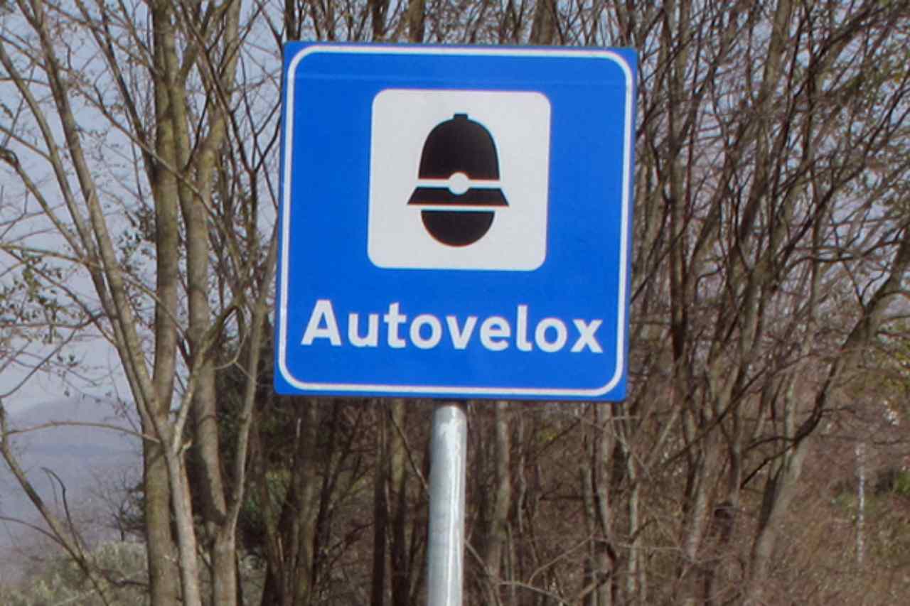 Cartello segnaletico autovelox